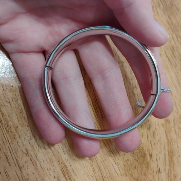 Vintage Openable Monet bangle bracelet - Picture 3 of 5